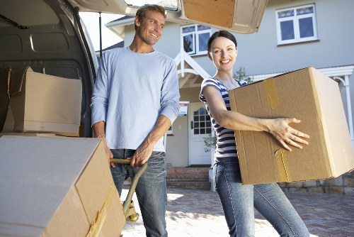 House moving process with careful loading and unloading in Old Ford